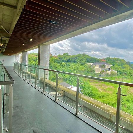 Oak Tree Emerald Hotel & Coventions Semarang Esterno foto