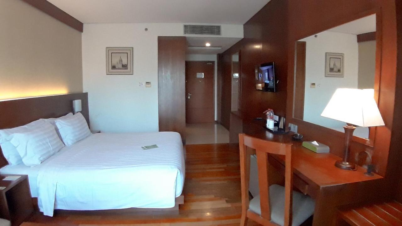 Oak Tree Emerald Hotel & Coventions Semarang Esterno foto