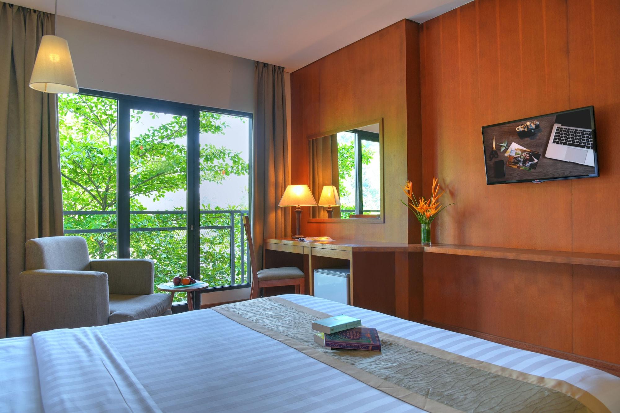 Oak Tree Emerald Hotel & Coventions Semarang Esterno foto