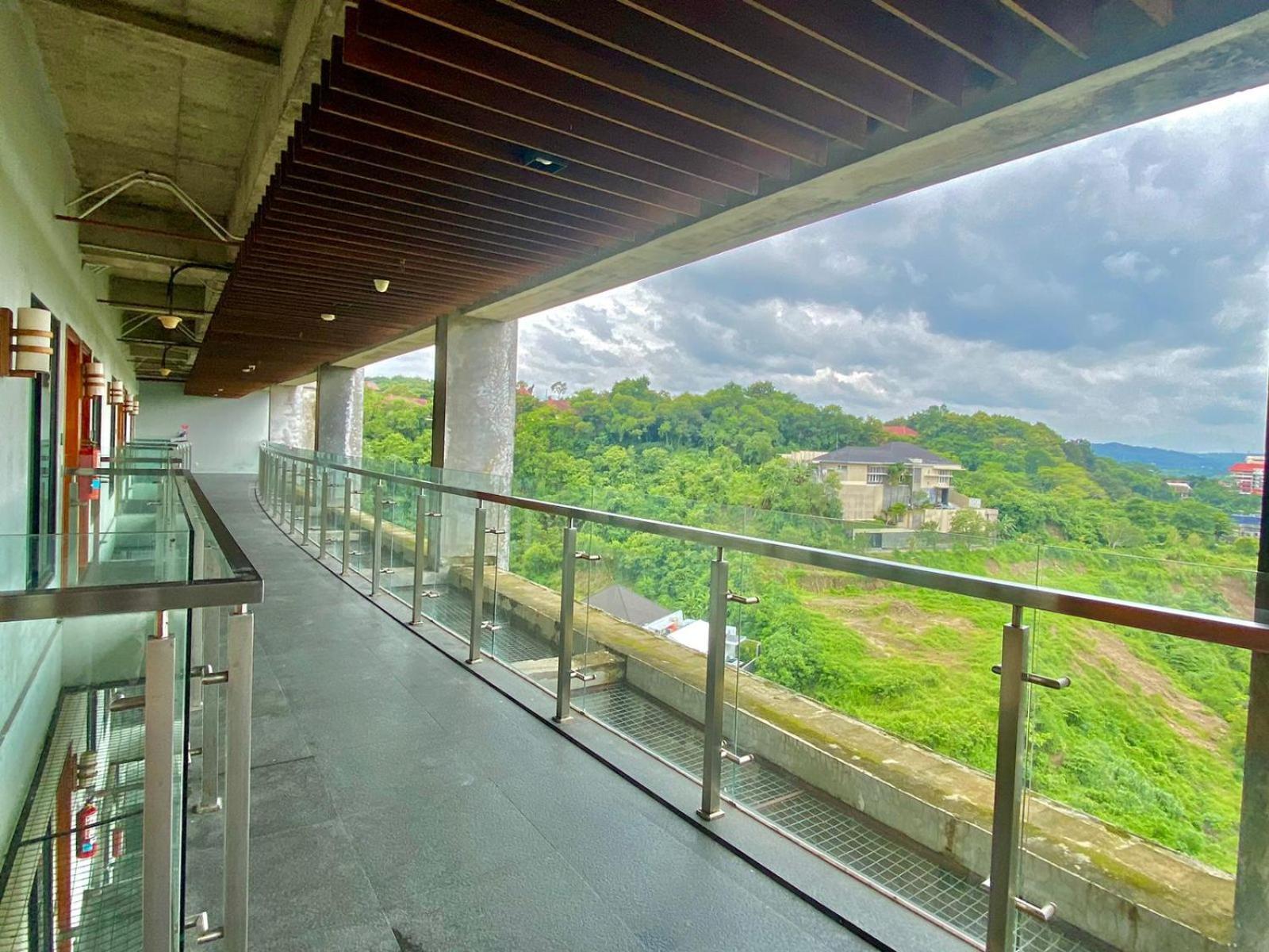 Oak Tree Emerald Hotel & Coventions Semarang Esterno foto