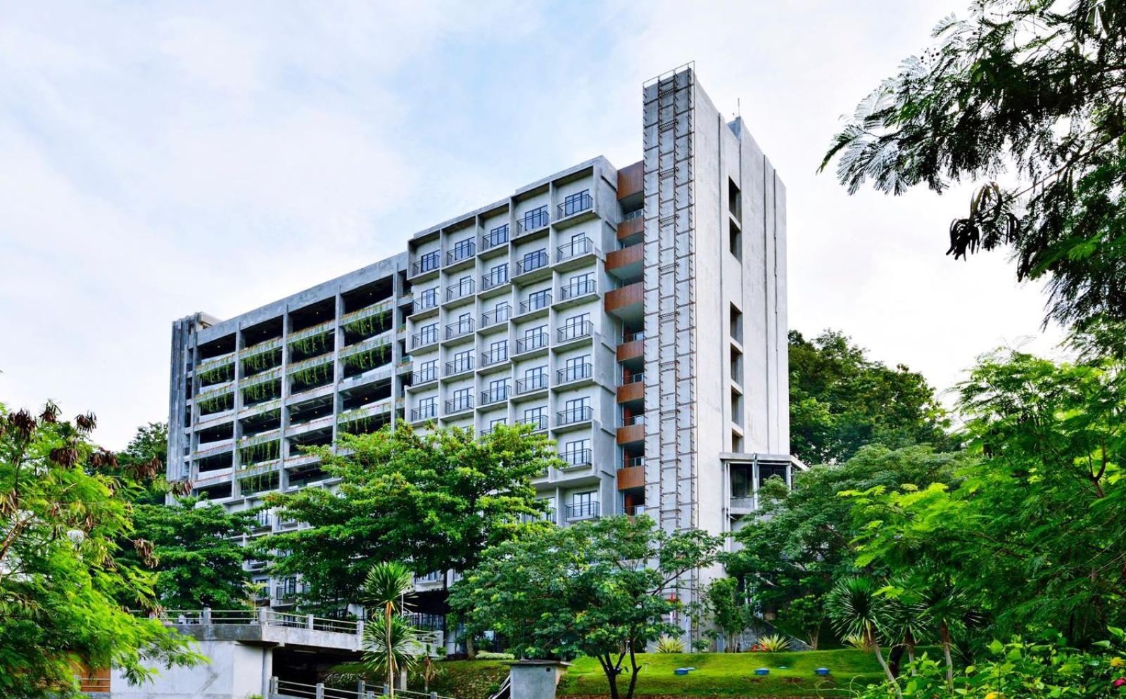 Oak Tree Emerald Hotel & Coventions Semarang Esterno foto