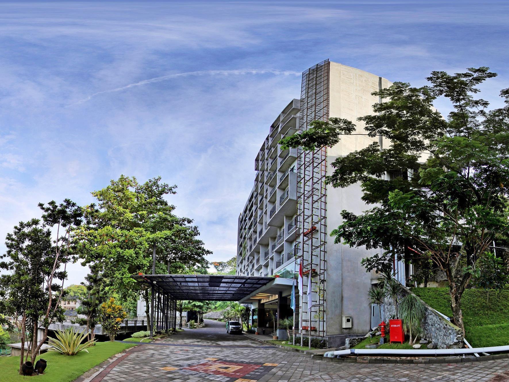 Oak Tree Emerald Hotel & Coventions Semarang Esterno foto