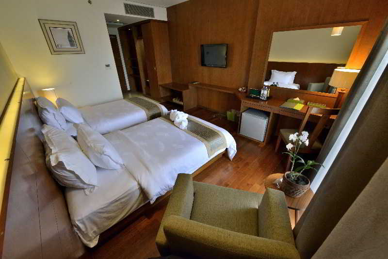 Oak Tree Emerald Hotel & Coventions Semarang Esterno foto