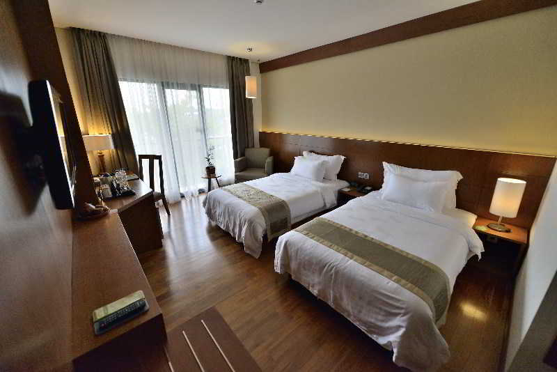 Oak Tree Emerald Hotel & Coventions Semarang Esterno foto