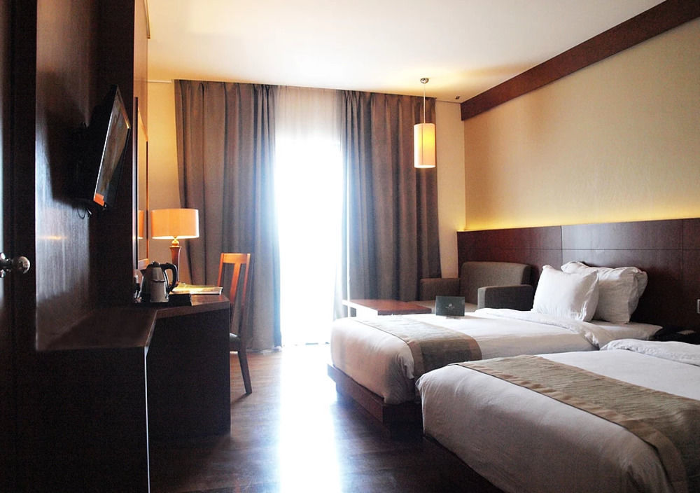 Oak Tree Emerald Hotel & Coventions Semarang Esterno foto
