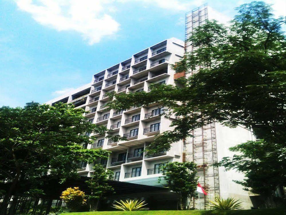 Oak Tree Emerald Hotel & Coventions Semarang Esterno foto
