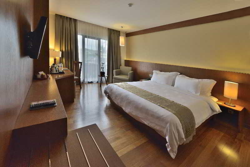Oak Tree Emerald Hotel & Coventions Semarang Esterno foto