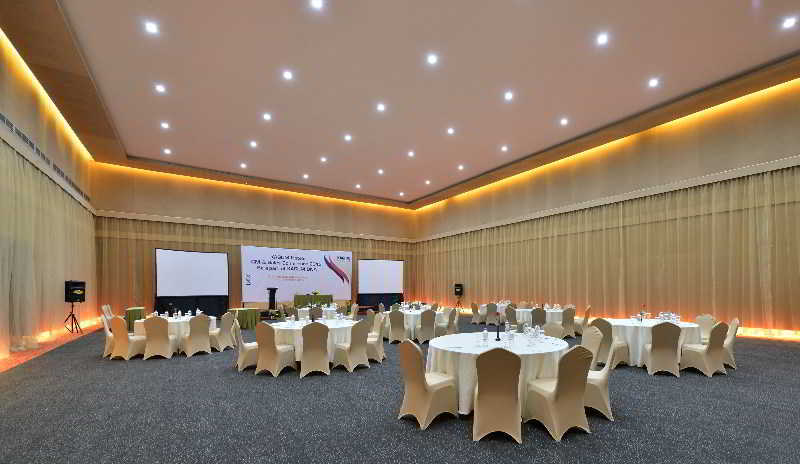 Oak Tree Emerald Hotel & Coventions Semarang Esterno foto