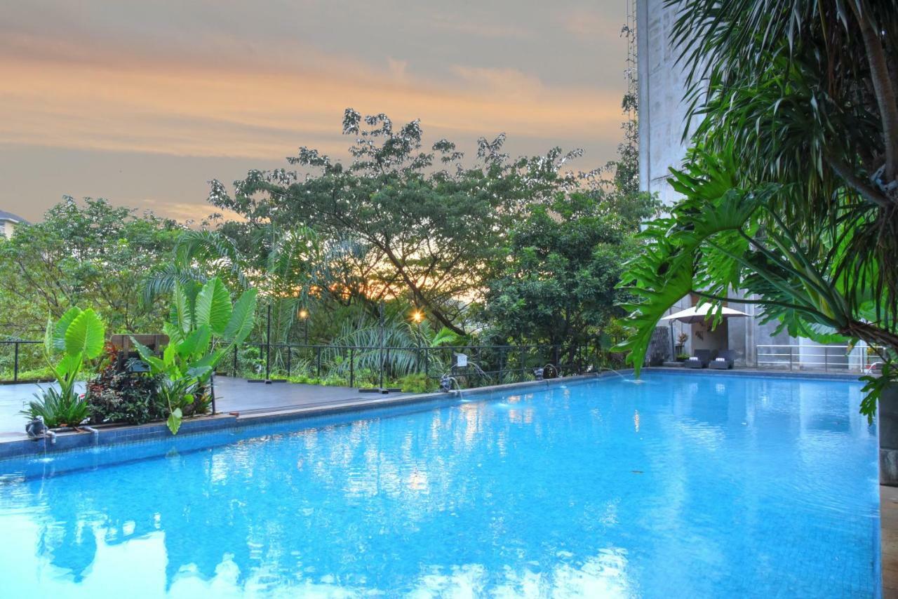 Oak Tree Emerald Hotel & Coventions Semarang Esterno foto