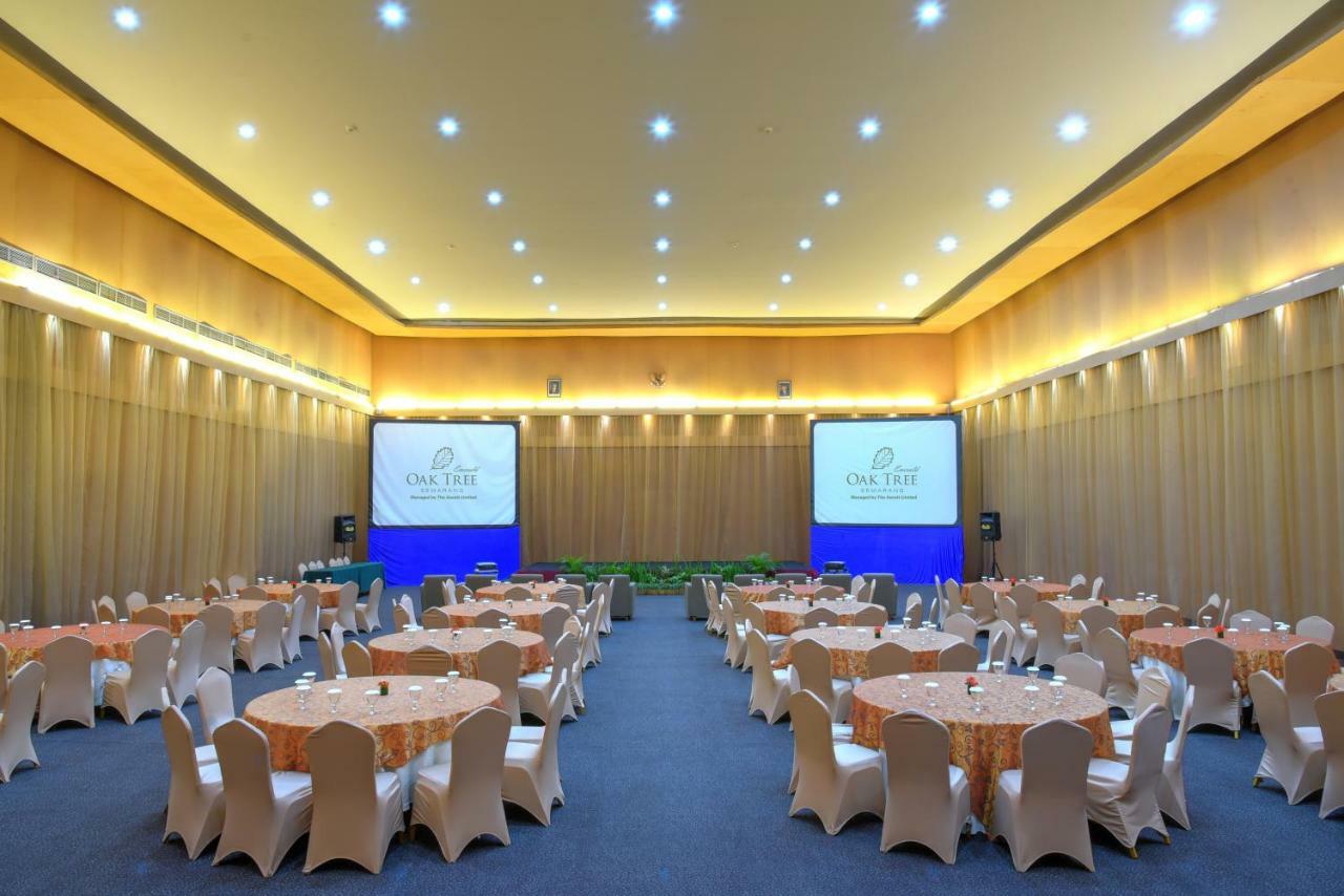 Oak Tree Emerald Hotel & Coventions Semarang Esterno foto