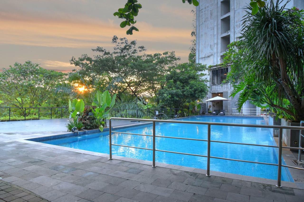 Oak Tree Emerald Hotel & Coventions Semarang Esterno foto