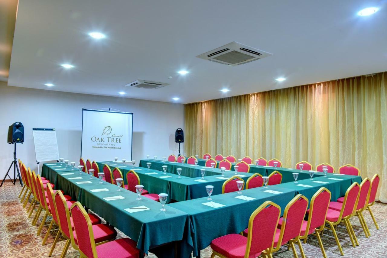 Oak Tree Emerald Hotel & Coventions Semarang Esterno foto