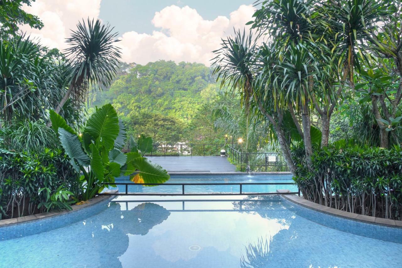 Oak Tree Emerald Hotel & Coventions Semarang Esterno foto