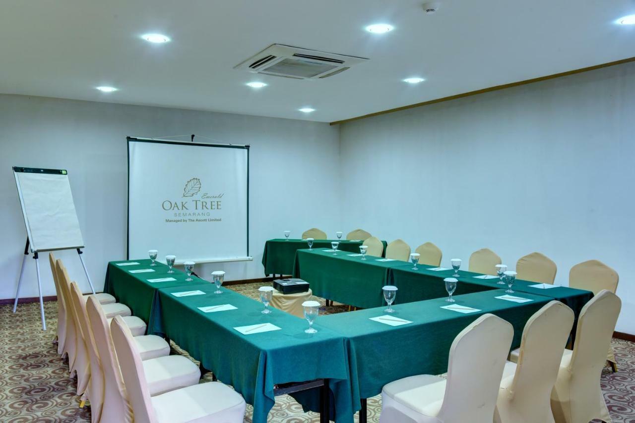 Oak Tree Emerald Hotel & Coventions Semarang Esterno foto
